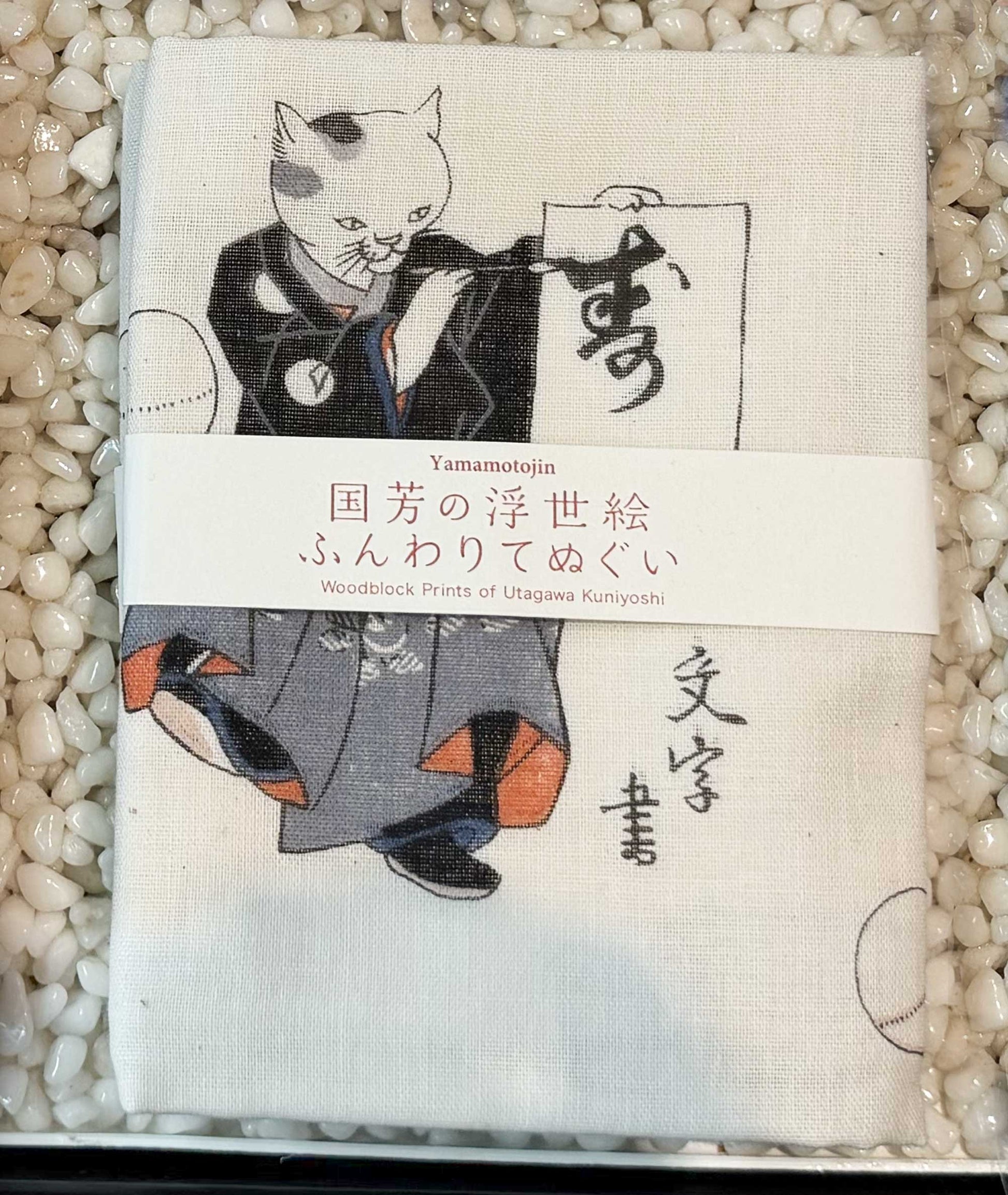 Ukiyo-e Double Gauze Hand Towel – Kuniyoshi “Ryūkō Neko no Kyokutemari” - Yamamotojin Shoten